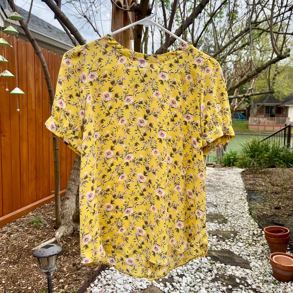 LOFT Floral Yellow Women's Top